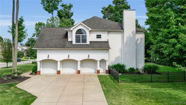 9123 Curry Ln, Clarence, NY 14032