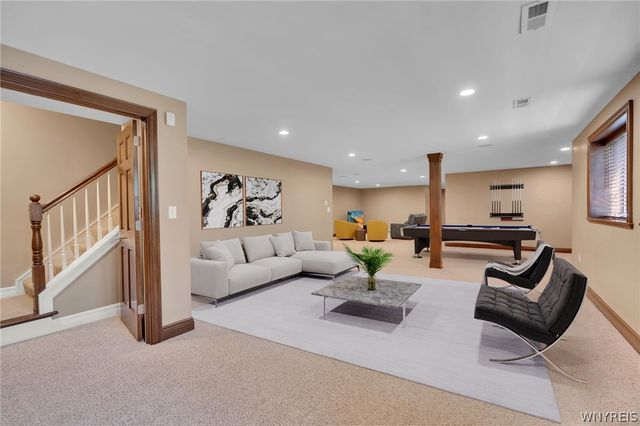 9123 Curry Ln, Clarence, NY 14032