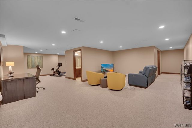 9123 Curry Ln, Clarence, NY 14032