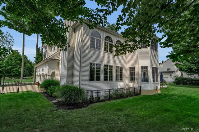 9123 Curry Ln, Clarence, NY 14032