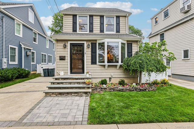 123 Stratford Avenue, Williston Park, NY 11596