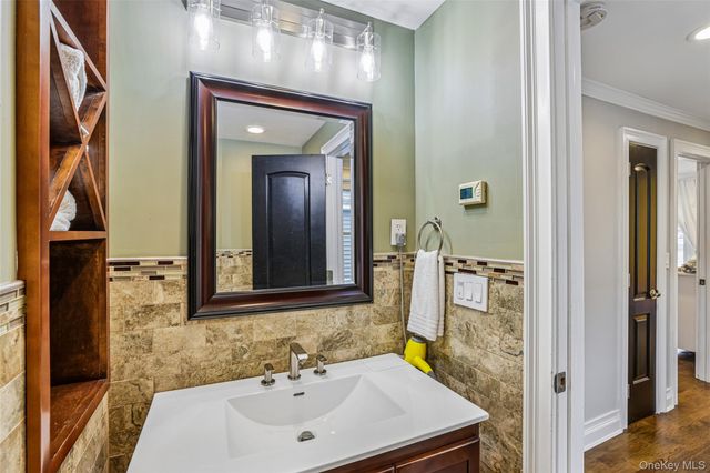 123 Stratford Avenue, Williston Park, NY 11596