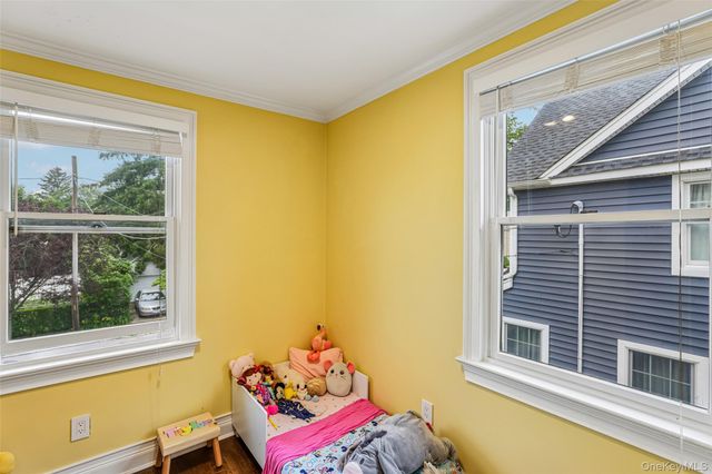 123 Stratford Avenue, Williston Park, NY 11596