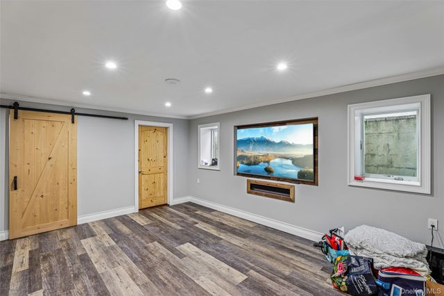 123 Stratford Avenue, Williston Park, NY 11596