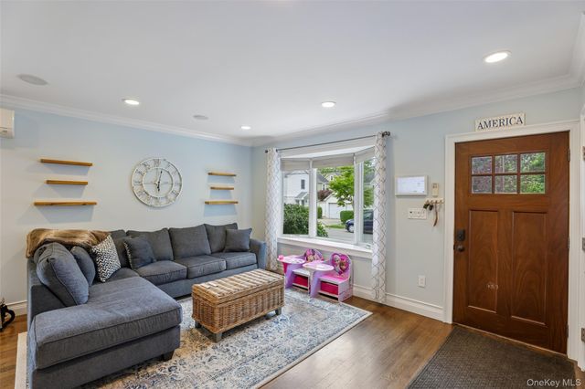 123 Stratford Avenue, Williston Park, NY 11596