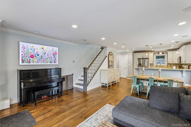 123 Stratford Avenue, Williston Park, NY 11596