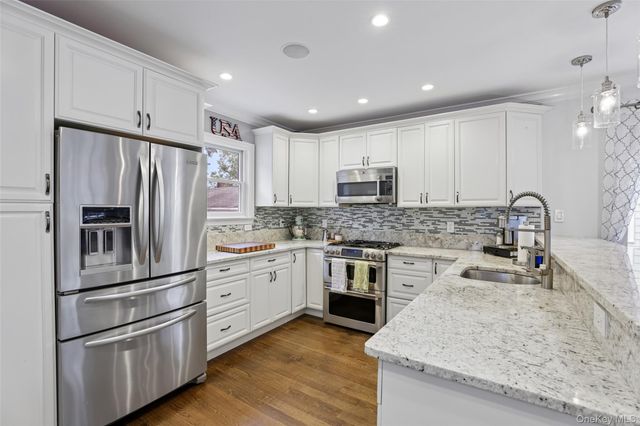 123 Stratford Avenue, Williston Park, NY 11596