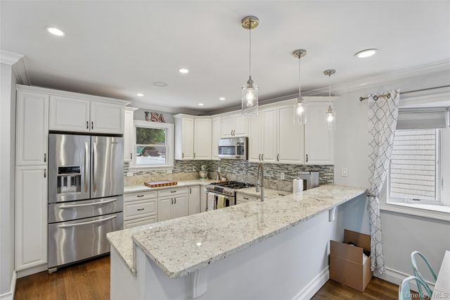 123 Stratford Avenue, Williston Park, NY 11596