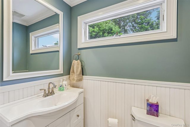 123 Stratford Avenue, Williston Park, NY 11596