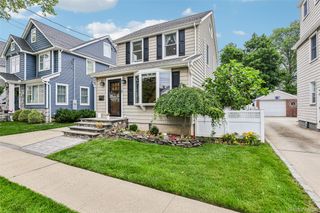 123 Stratford Avenue, Williston Park, NY 11596