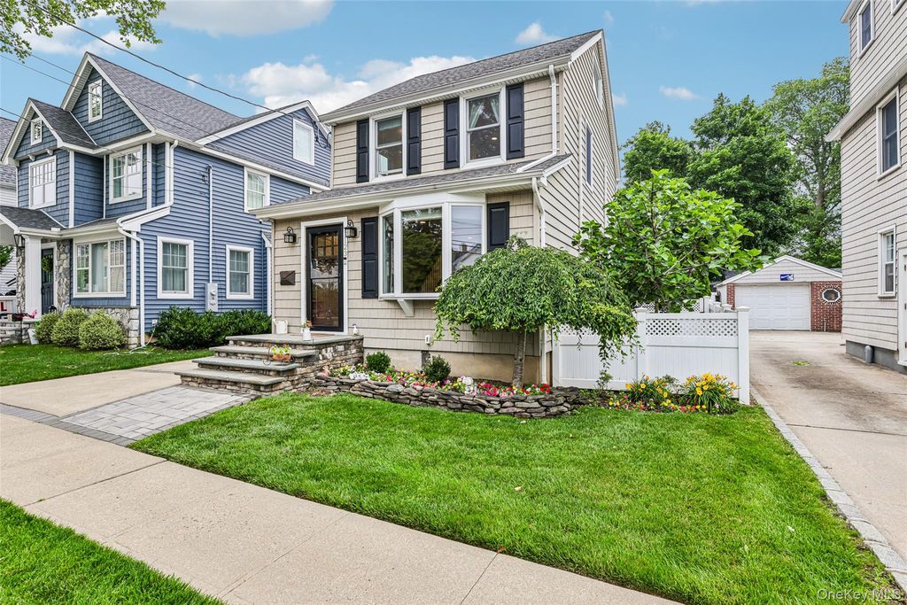 123 Stratford Avenue, Williston Park, NY 11596