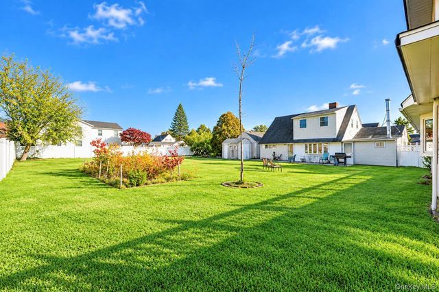 11 Petal Lane, Hicksville, NY 11801