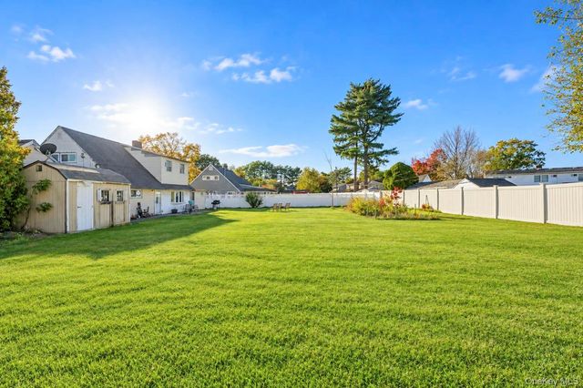 11 Petal Lane, Hicksville, NY 11801