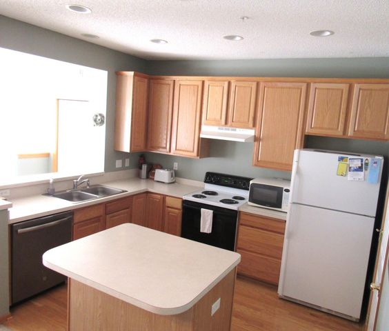 13841 54th Avenue N, Plymouth, MN 55446