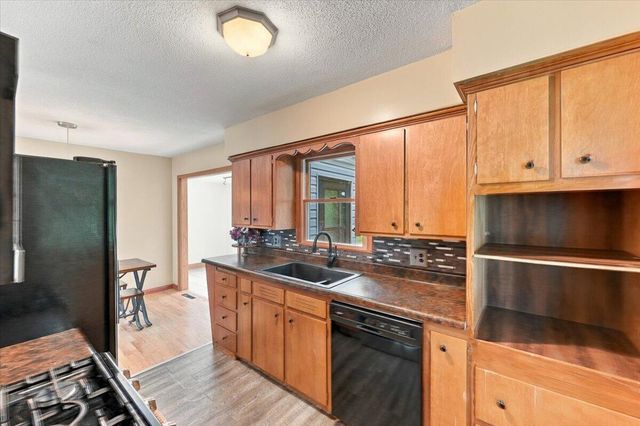 139 HAPPY HOLLOW Boulevard, Council Bluffs, IA 51503