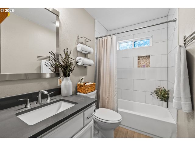 10811 Sw 64TH Ave, Portland, OR 97219