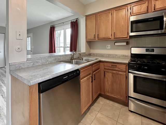 2450 Devonshire Court, Aurora, IL 60502