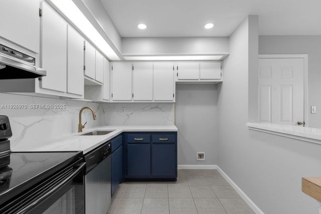 907 NE 199th St 101, Miami, FL 33179