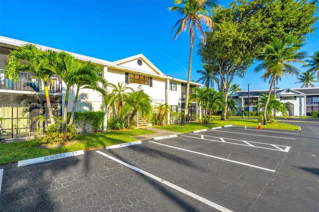 907 NE 199th St 101, Miami, FL 33179