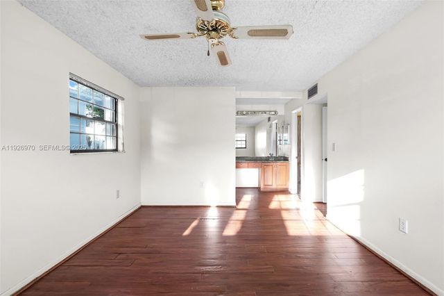 907 NE 199th St 101, Miami, FL 33179