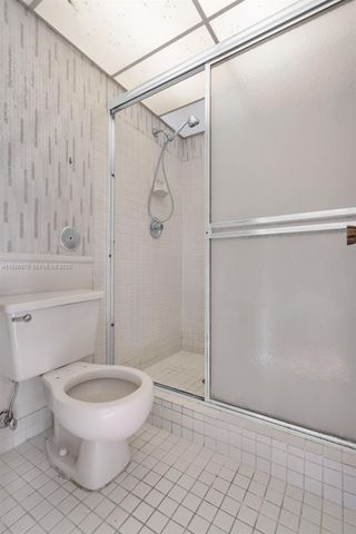 907 NE 199th St 101, Miami, FL 33179