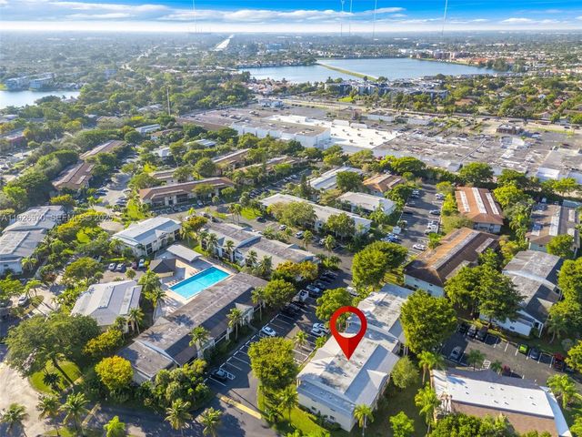 907 NE 199th St 101, Miami, FL 33179