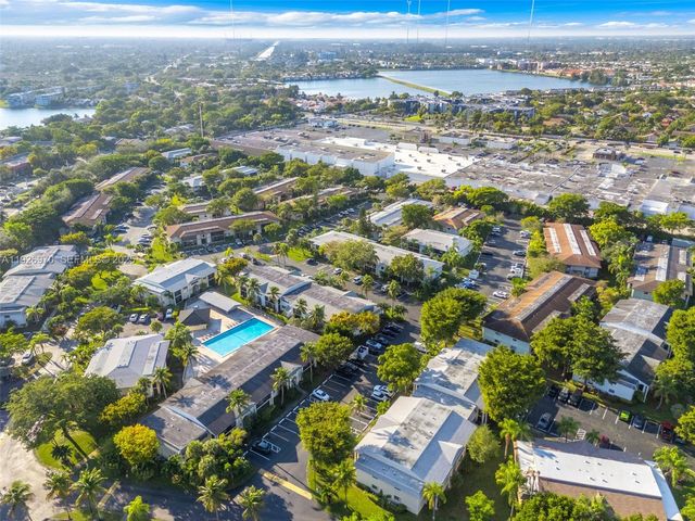 907 NE 199th St 101, Miami, FL 33179