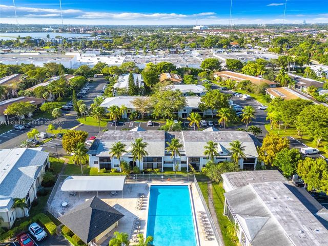 907 NE 199th St 101, Miami, FL 33179