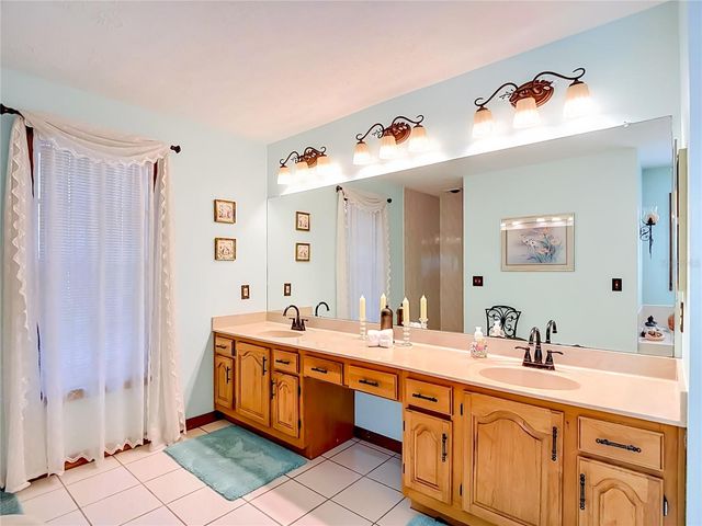 2702 STAFFORD OAKS PLACE, Plant City, FL 33565
