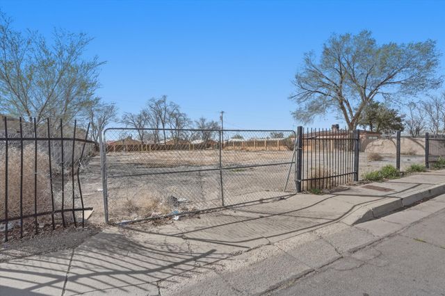 215 Wisconsin Street NE, Albuquerque, NM 87108