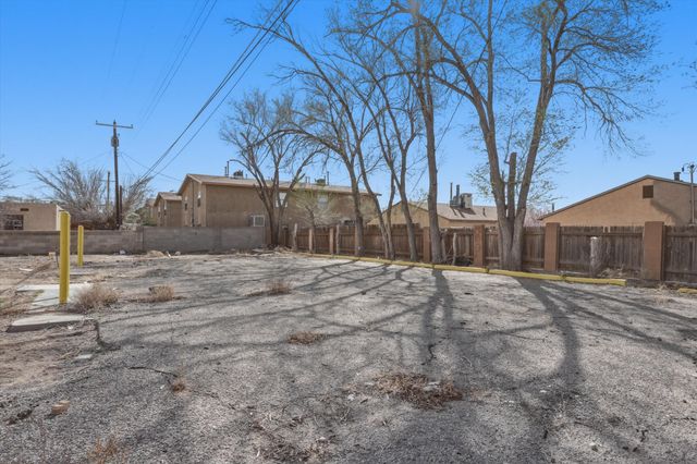 215 Wisconsin Street NE, Albuquerque, NM 87108
