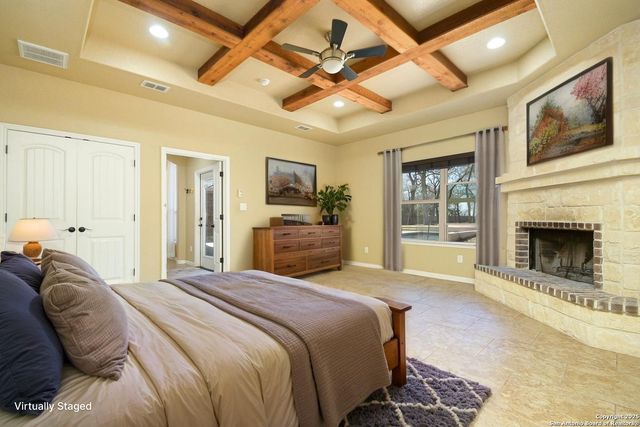 561 Jacobs Ln, La Vernia, TX 78121