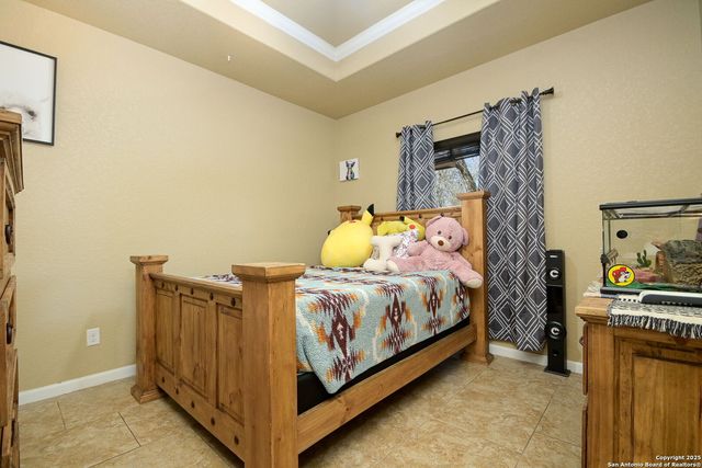 561 Jacobs Ln, La Vernia, TX 78121