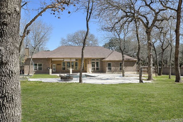 561 Jacobs Ln, La Vernia, TX 78121
