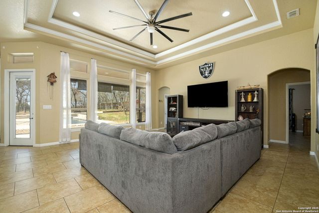 561 Jacobs Ln, La Vernia, TX 78121