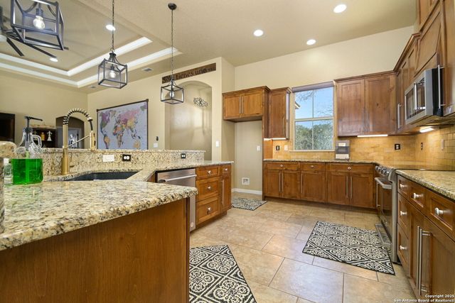561 Jacobs Ln, La Vernia, TX 78121