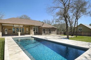 561 Jacobs Ln, La Vernia, TX 78121
