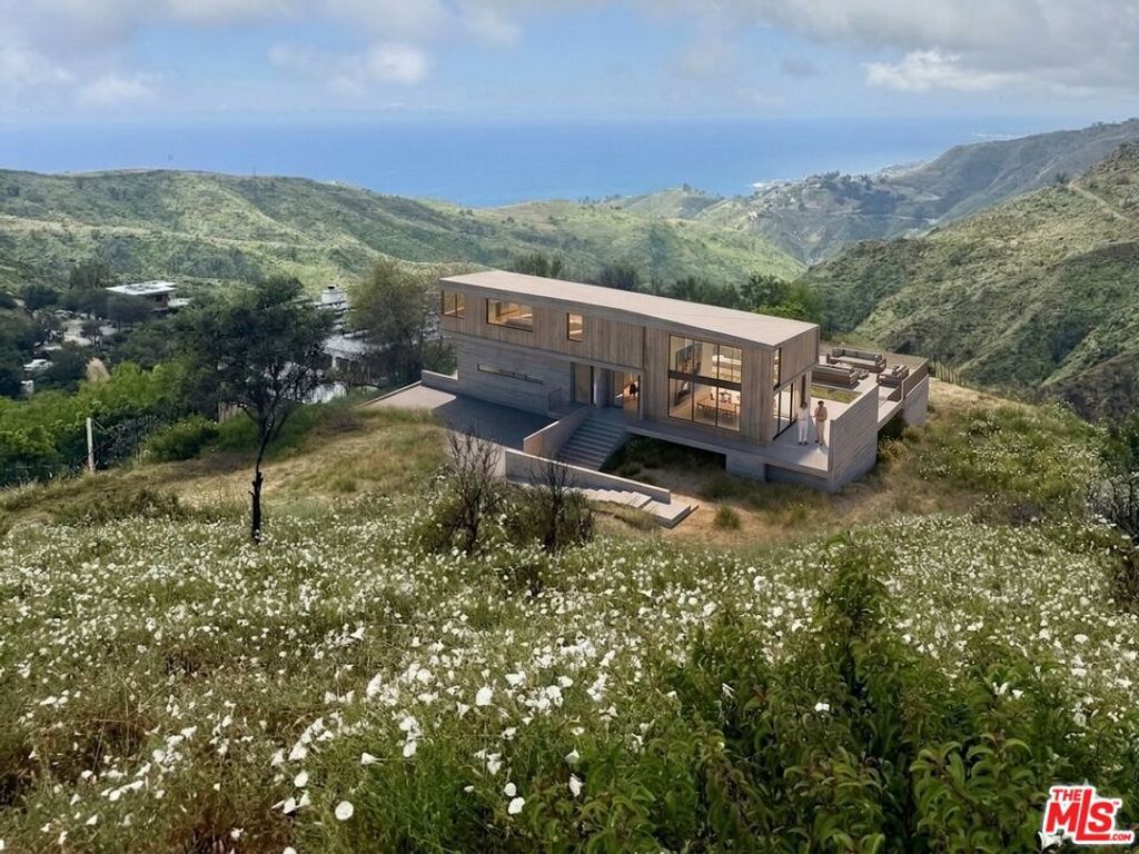 Image 1 of property listing at 62 Tuna Canyon Road, Topanga, CA 90290