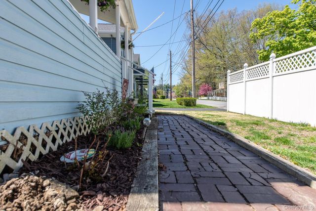 24 E Market Street, Hyde Park, NY 12538