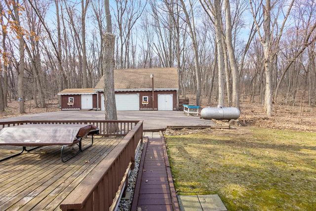 W11056 Lakeview Drive, Merrimac, WI 53561