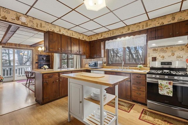 W11056 Lakeview Drive, Merrimac, WI 53561
