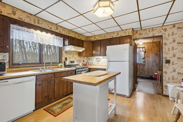 W11056 Lakeview Drive, Merrimac, WI 53561