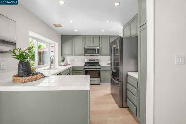 3821 Painted Pony Rd, Richmond, CA 94803