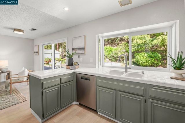 3821 Painted Pony Rd, Richmond, CA 94803