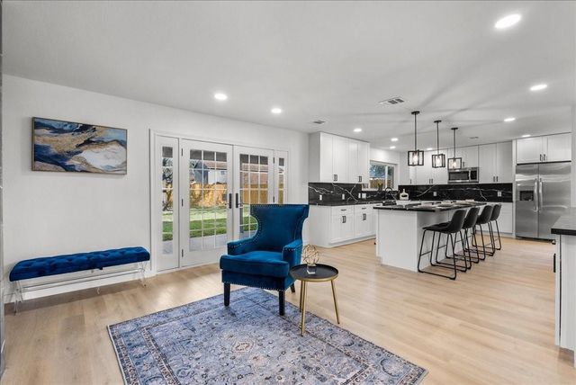 412 Cottonwood Drive, Friendswood, TX 77546