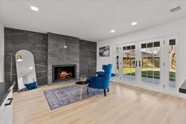 412 Cottonwood Drive, Friendswood, TX 77546