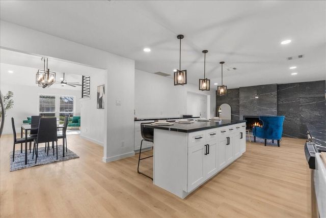 412 Cottonwood Drive, Friendswood, TX 77546