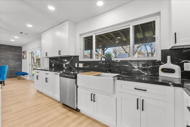 412 Cottonwood Drive, Friendswood, TX 77546