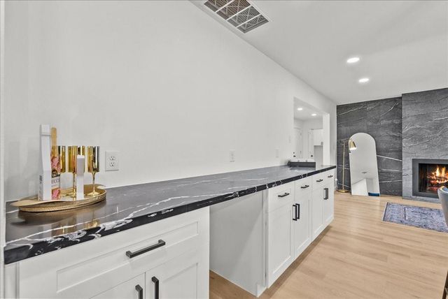 412 Cottonwood Drive, Friendswood, TX 77546