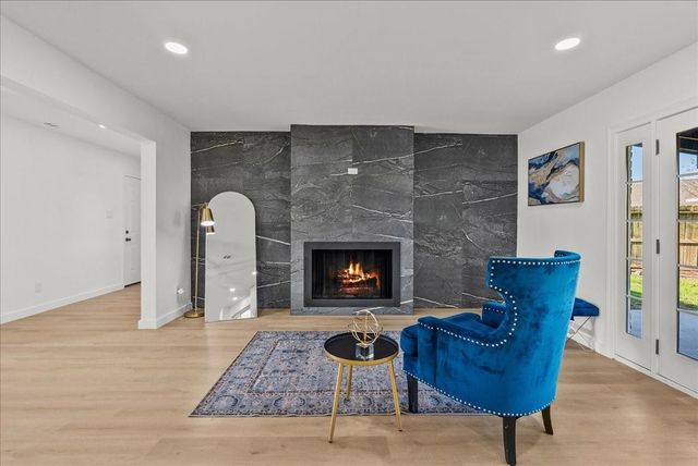 412 Cottonwood Drive, Friendswood, TX 77546